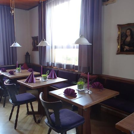 Hotel-Restaurant Zum Goldenen Hahnen Маркгренінген Екстер'єр фото