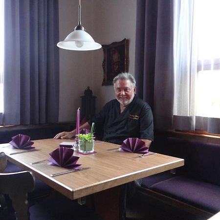 Hotel-Restaurant Zum Goldenen Hahnen Маркгренінген Екстер'єр фото